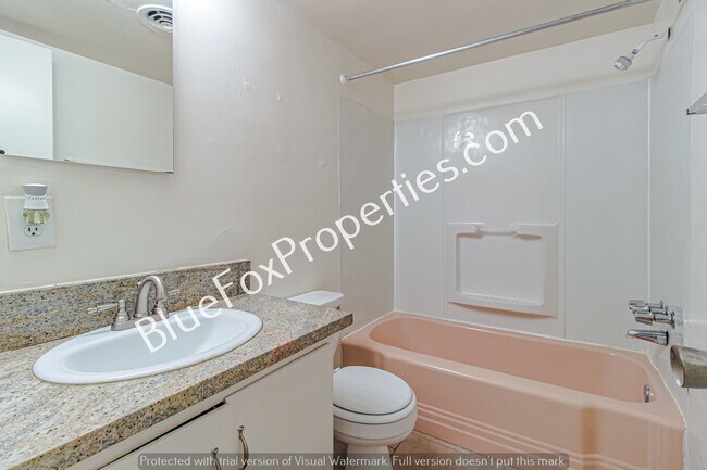 Building Photo - 4825 E 23rd St