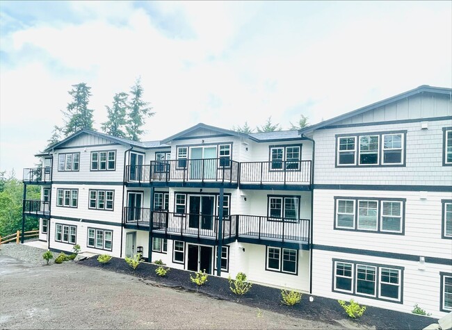 Building Photo - Newer Two Bedroom Apartment!