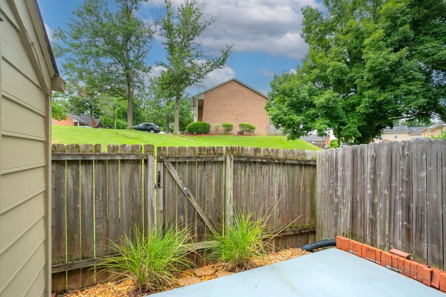 Building Photo - 127 Lakebrink Dr