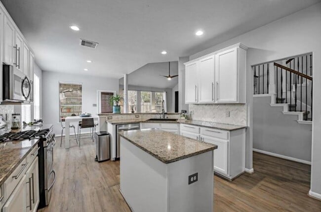 Building Photo - 11103 Canyon Brook Ct