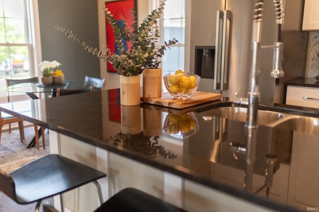 Building Photo - 1534 S Piazza Dr