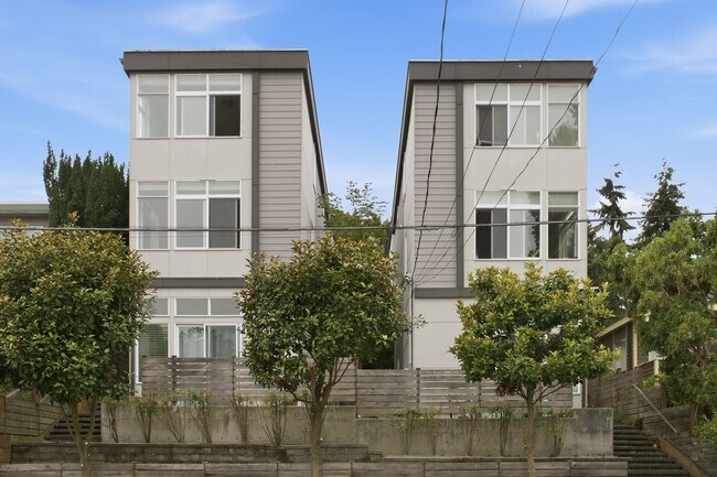 Building Photo - 3025 21st Ave W