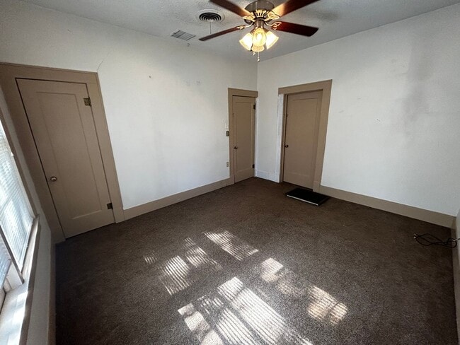 Building Photo - 826 E N 15th St