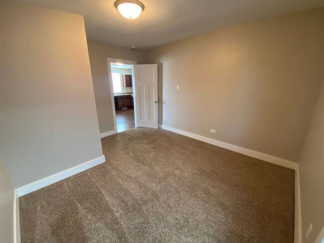 Building Photo - 4 Bedroom Home just 3 minutes from downtown!