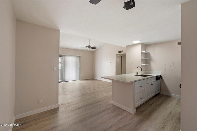 Building Photo - 8055 E Thomas Rd