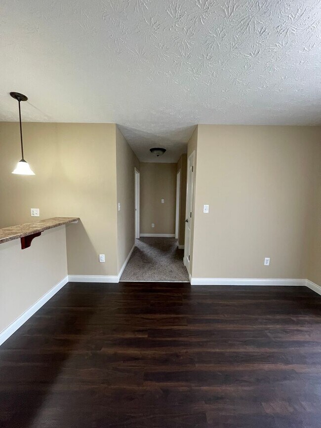 Building Photo - Home Sweet HOME!