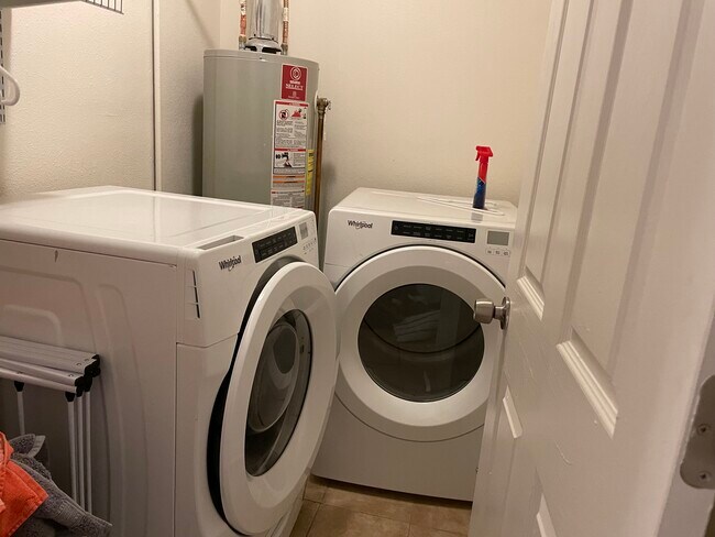 Building Photo - 4706 E Dartmouth Ave