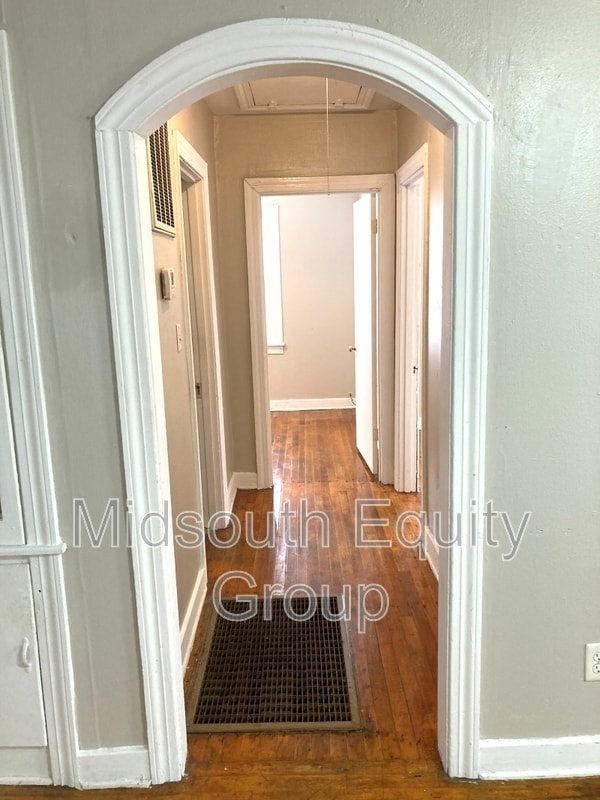 Building Photo - 503 E Forest Ave
