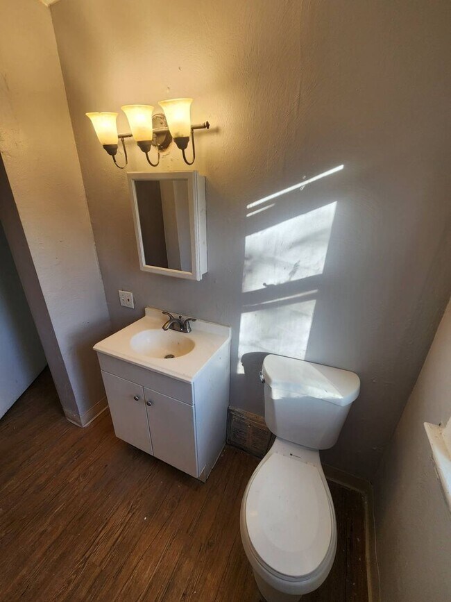 Building Photo - 11702 Honeydale Ave