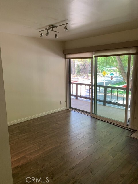 Building Photo - 1127 E Del Mar Blvd