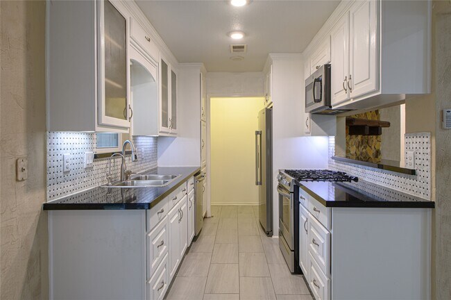Building Photo - 4110 Garden Springs Dr