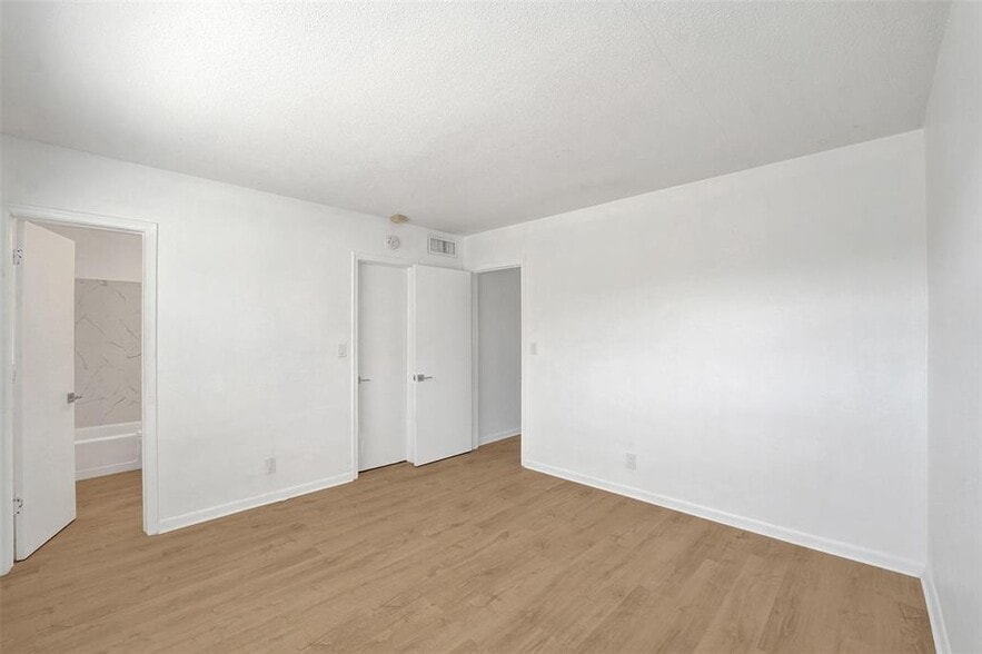 Building Photo - 3220 NE 10th St