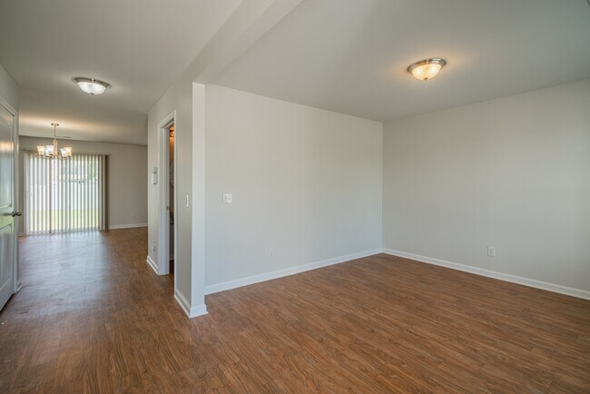 Building Photo - 135 Davila St