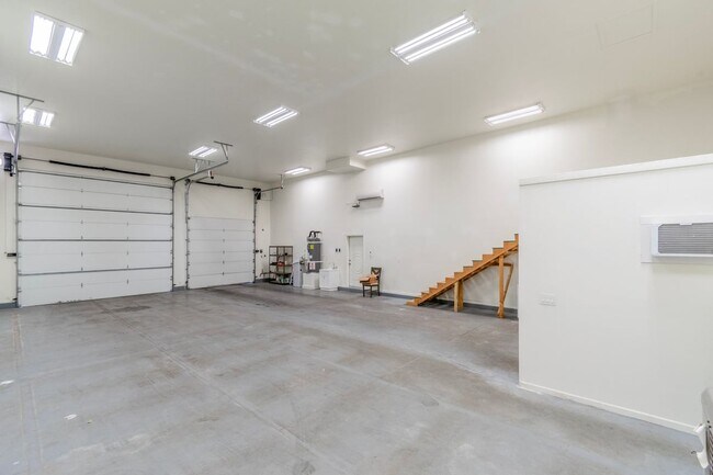 Building Photo - 4615 E St Louis Ave