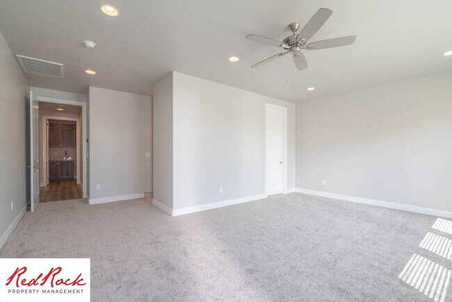 Building Photo - Beautiful 4-Bedroom 2.5 Bath with a 3 Car ...