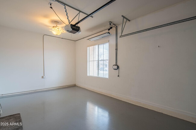 Building Photo - 15290 W Ventura St