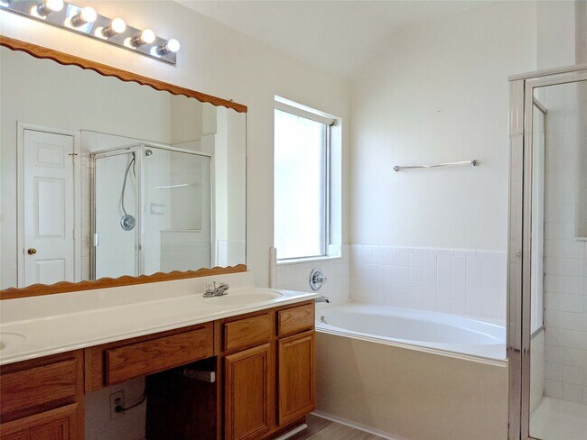 Building Photo - 2810 Foxden Dr