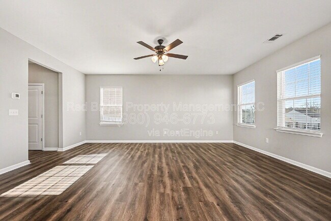 Building Photo - 435 Kennerly Center Dr