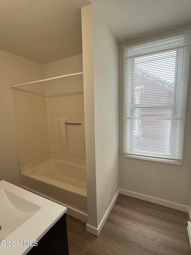 Building Photo - 474 3rd St