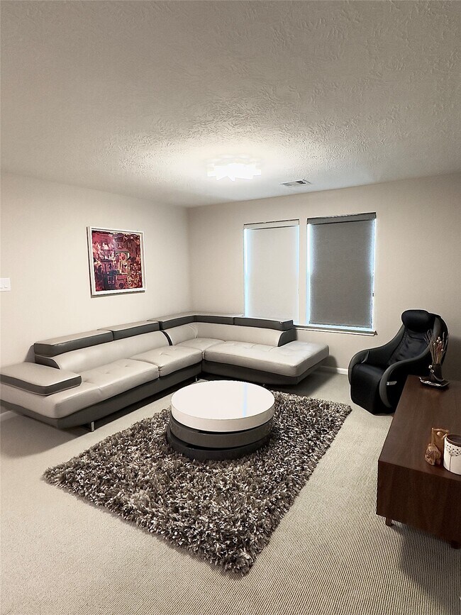 Building Photo - 15811 Copper Oak Ln