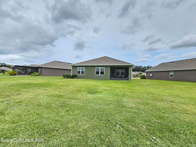 Building Photo - 445 Sorrento Dr
