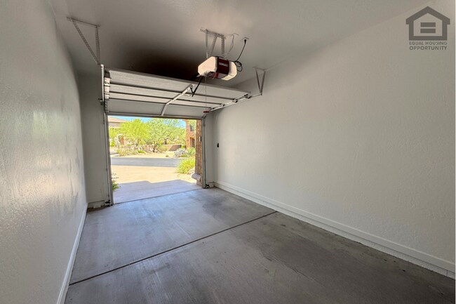 Building Photo - 2Bed/2Bath 2nd Floor Condo in North Scottsdale! Ready for Immediate Move-In! -- Gated Community! ...