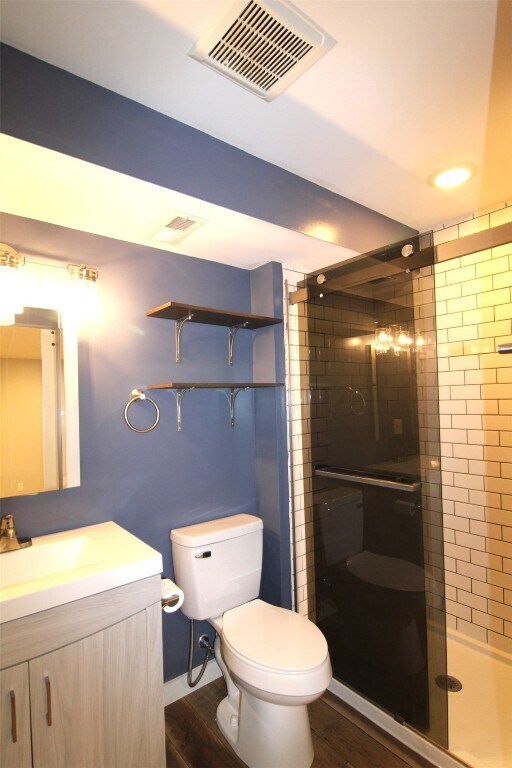 Building Photo - 221 Pecan Bluffs Dr