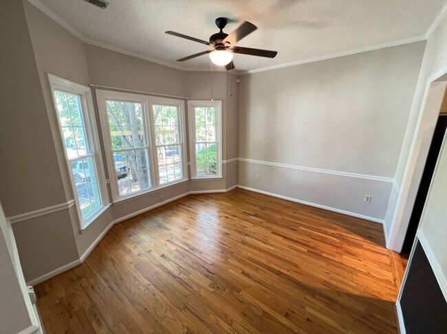 Building Photo - Cute cul-de-sac home in Woodcroft!