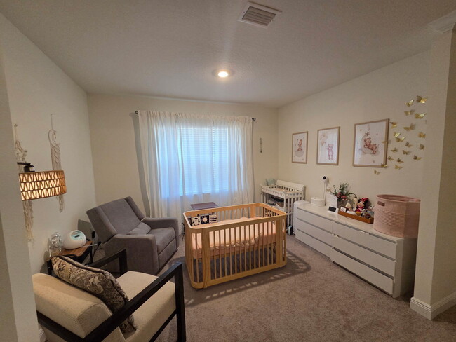 Building Photo - 18 W Sky Wy