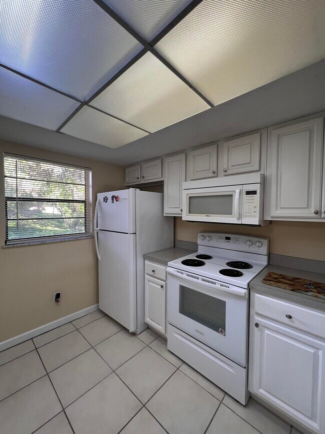 Building Photo - 2050 Oleander Blvd