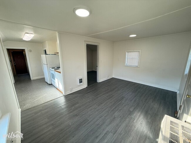 Building Photo - Charming 2-Bedroom Home – Cozy Living in a...