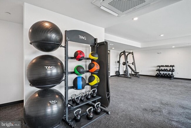 Building Photo - 2101 Washington Ave