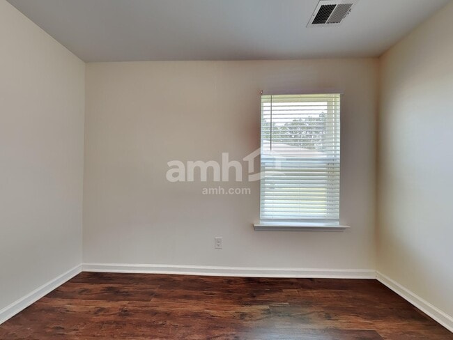 Building Photo - 215 Bellflower Cir