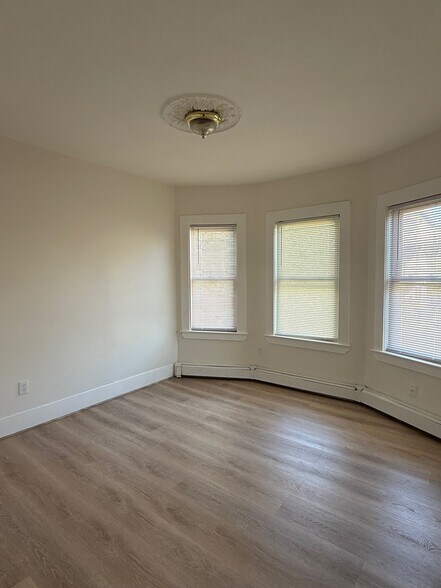 Building Photo - 37 Standish St