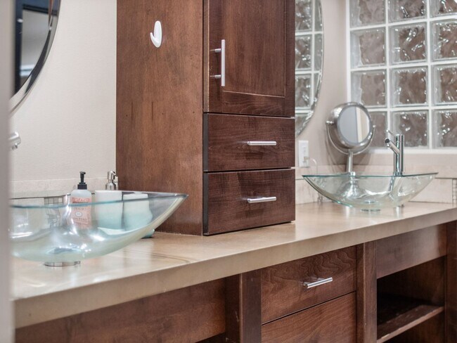 Building Photo - 401 W 1st Ave