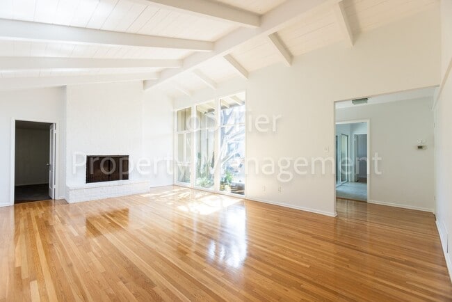 Building Photo - Charming Mid-Century Home | 4BR, 3BA | 2,4...