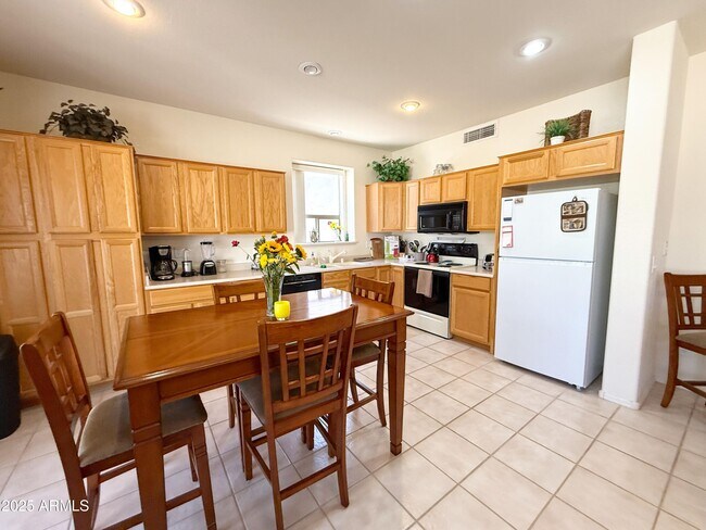 Building Photo - 17934 W Deneen Way