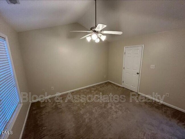 Building Photo - 914 Savin Landing