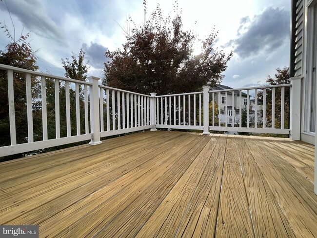 Building Photo - 9805 Garden Ranges