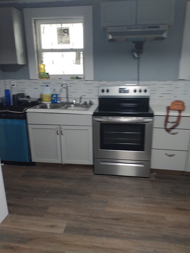 Building Photo - 13 Allway St