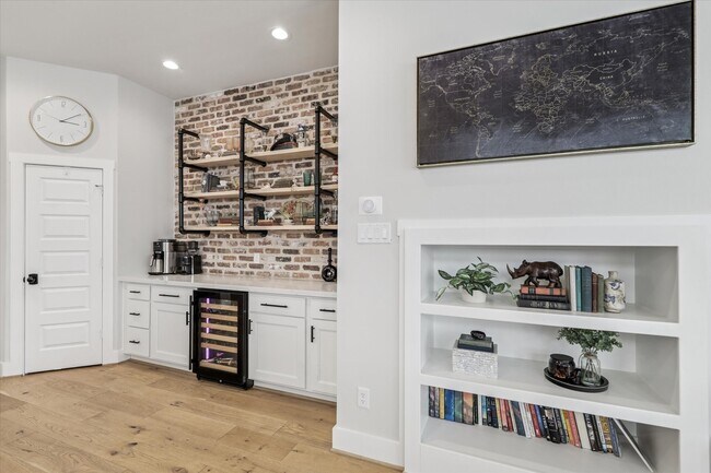 Building Photo - 1144 W 24th St