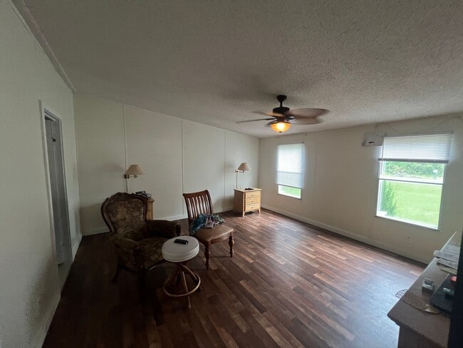 Building Photo - AVAILABLE LATE-FEBRUARY 2026! (Pet Friendly)