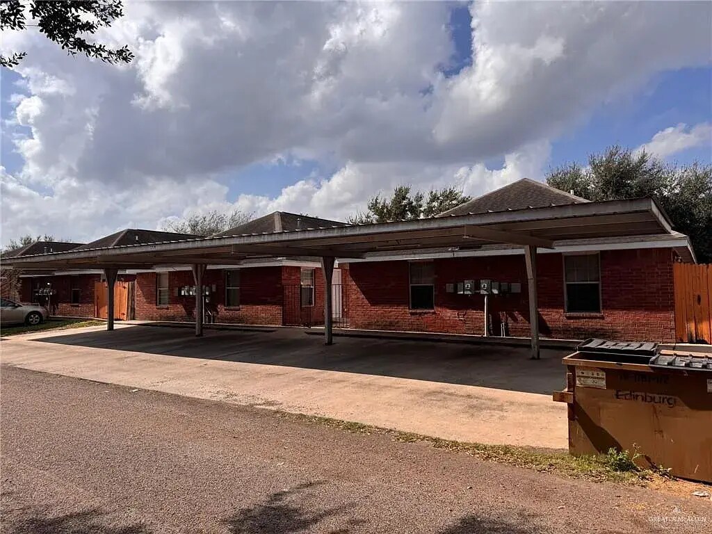 Building Photo - 2108 Bahamas Dr