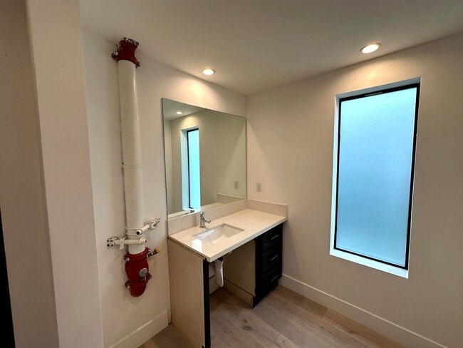Building Photo - Beautiful Modern Luxury 4 Story Townhome -...