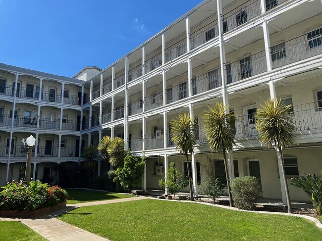 Building Photo - 4125 S Figueroa St