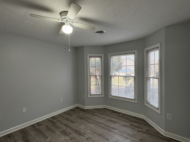 Building Photo - 103 Pinewood Dr