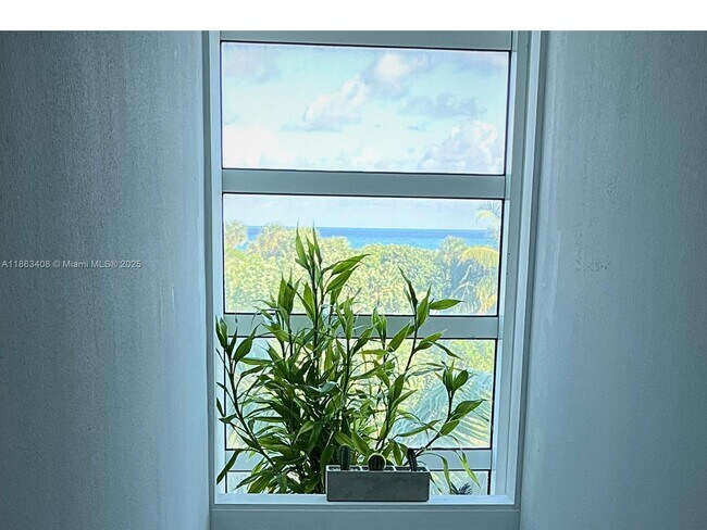 Building Photo - 7600 Collins Ave