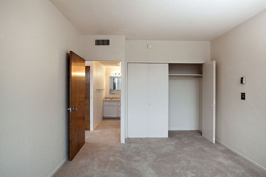 Interior Photo - Hollywood Towne House Apartments