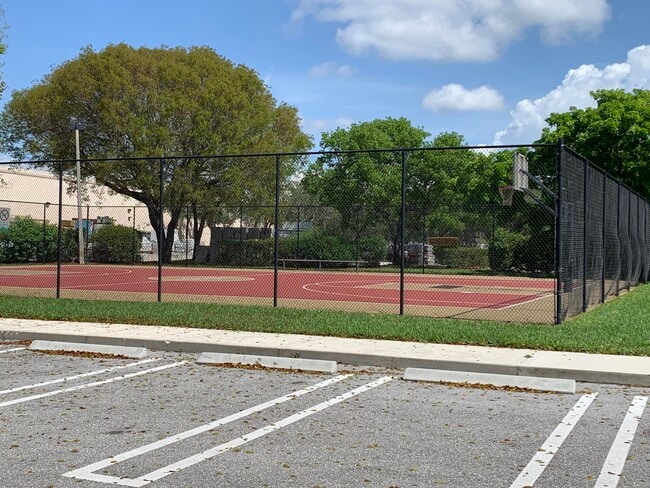 Building Photo - 2058 Alta Meadows Ln