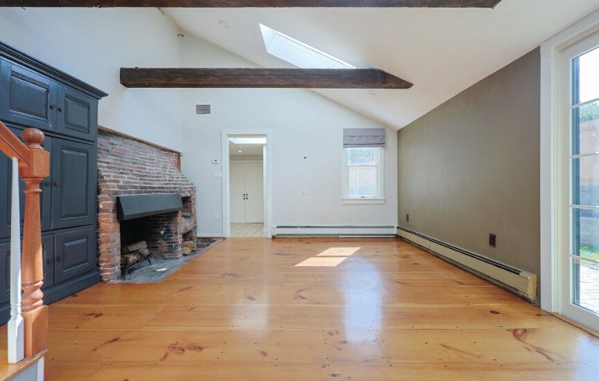 Building Photo - 144 Old Connecticut Path